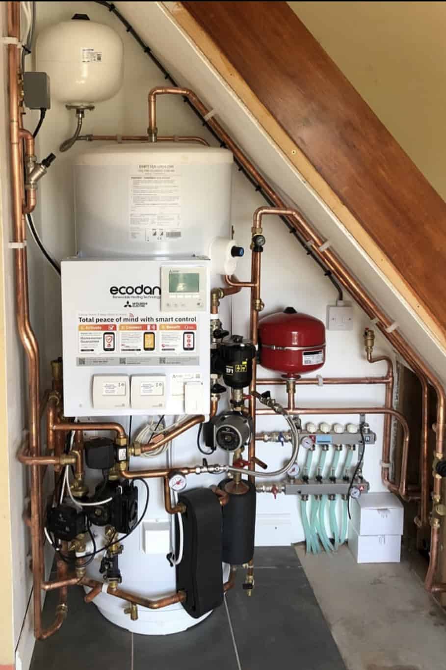 Unvented Cylinder with Heat Pump.